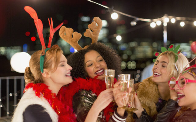 Holiday Party Small Talk: What To Discuss! (And What To Avoid)